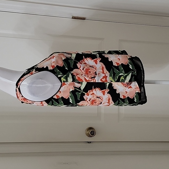 H&M Size 6 Black w/ Pink Floral Pattern Sleeveless Blouse Criss Cross Split Back - Picture 6 of 11